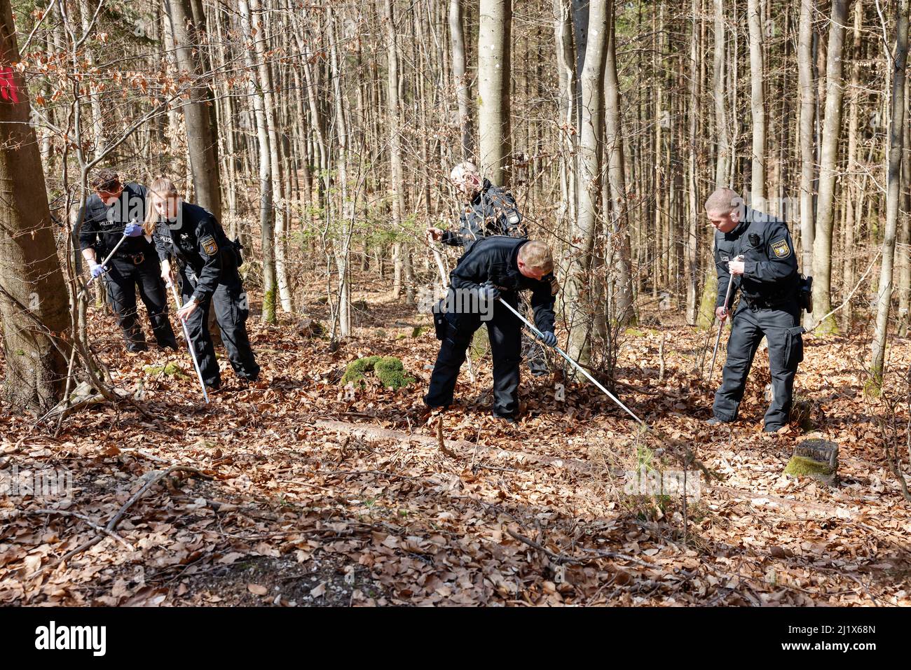 Kipfenberg Germany 28th Mar 22 Police Officers Search The Area In A Forest Near Kipfenberg In The District Of Eichstatt In The Sonja Engelbrecht Case In The Case Of Sonja Engelbrecht A