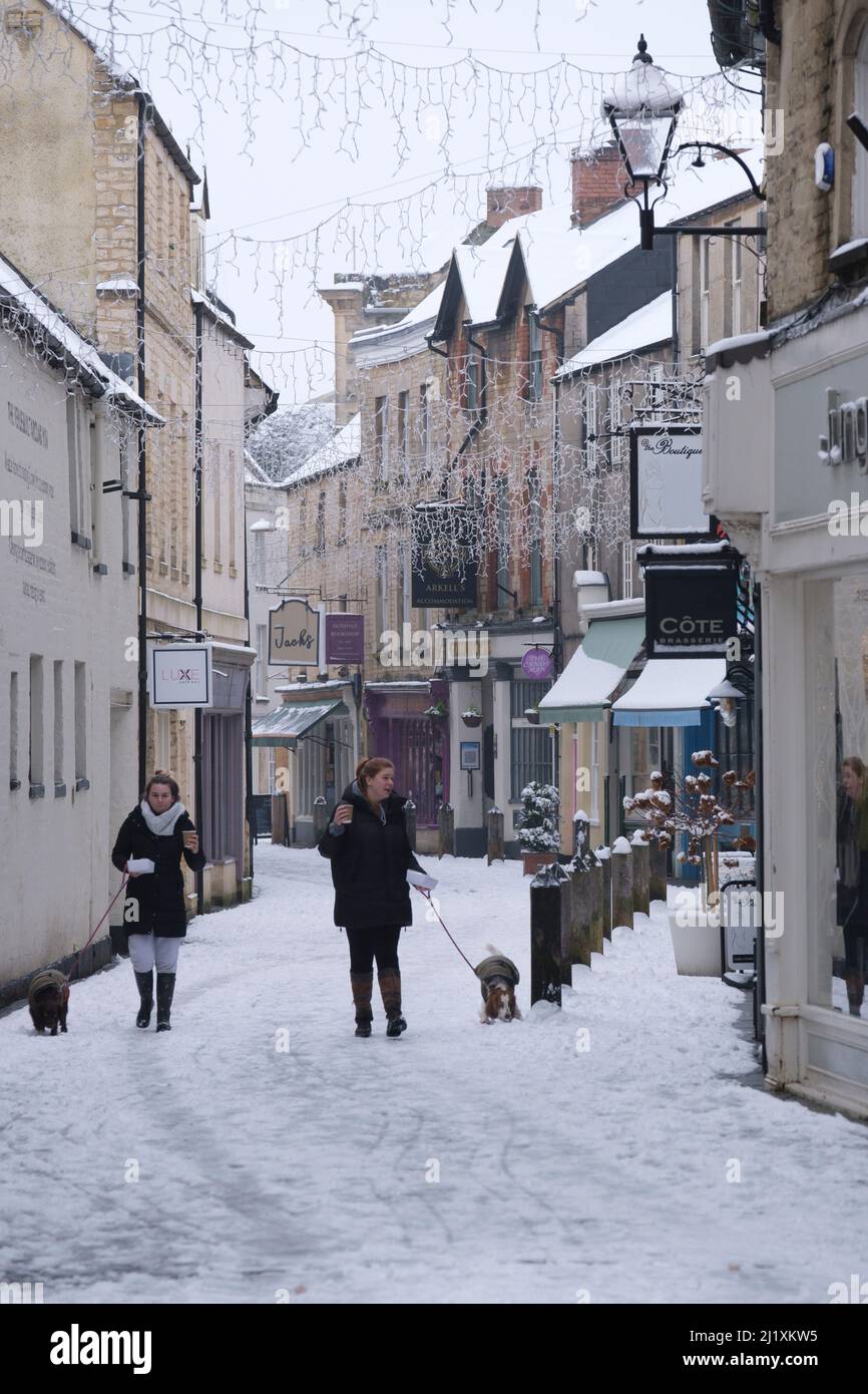 the centre of cirencester town in a heavy winter snowfall. Stock Photo