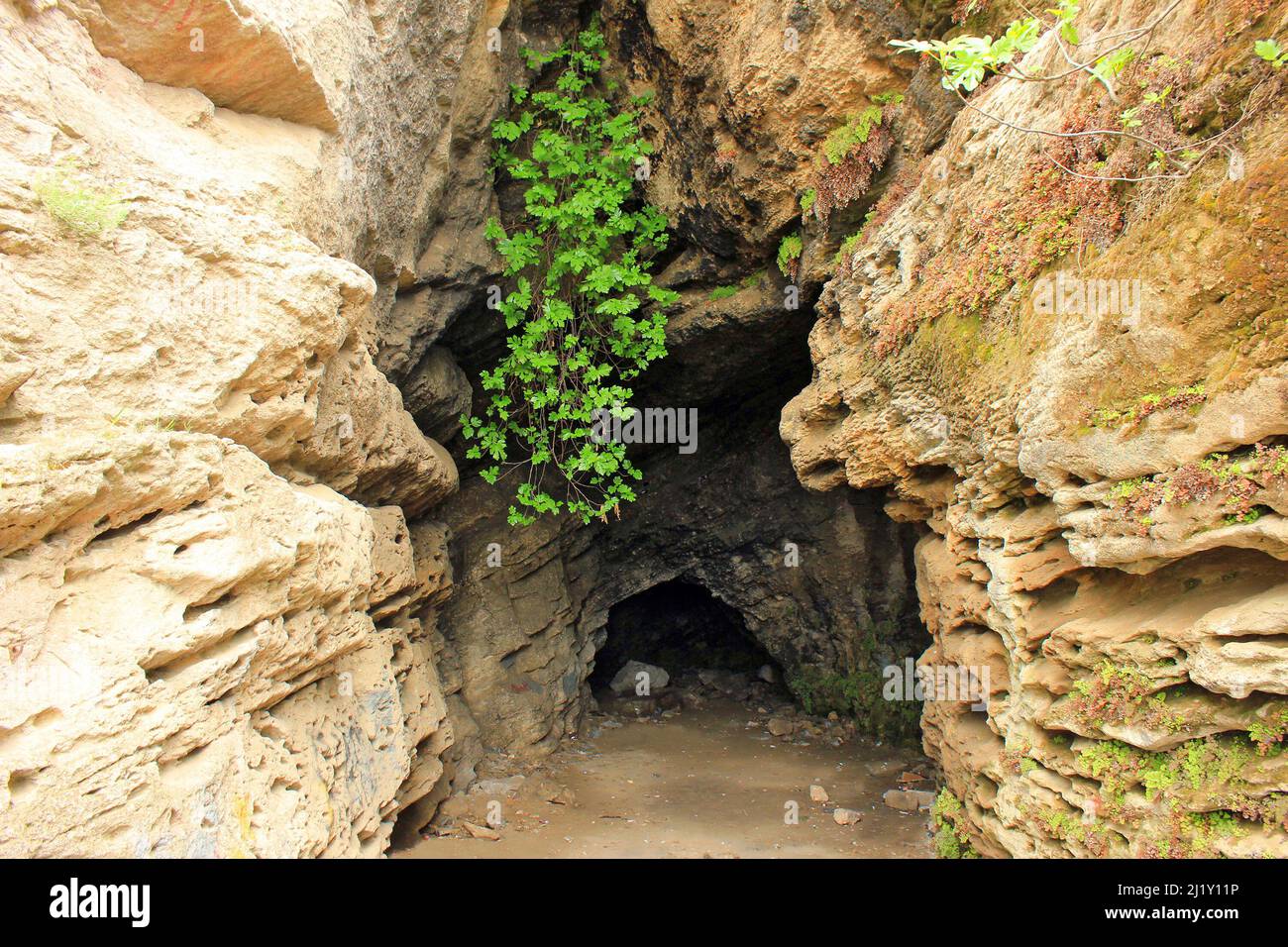 The historical cave of Stepan Razin. Baku. Azerbaijan Stock Photo - Alamy