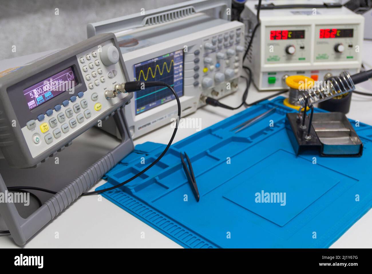 Power supplies and electronic measuring devices in the laboratory ...
