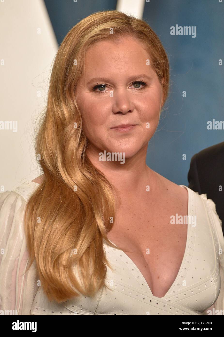 Amy Schumer at the 2022 Vanity Fair Oscar Party hosted by editor Radhika Jones at the Wallis Annenberg Center for the Performing Arts on March 27, 2022 in Beverly Hills, CA. © OConnor-Arroyo/AFF-USA.com Credit: AFF/Alamy Live News Stock Photo