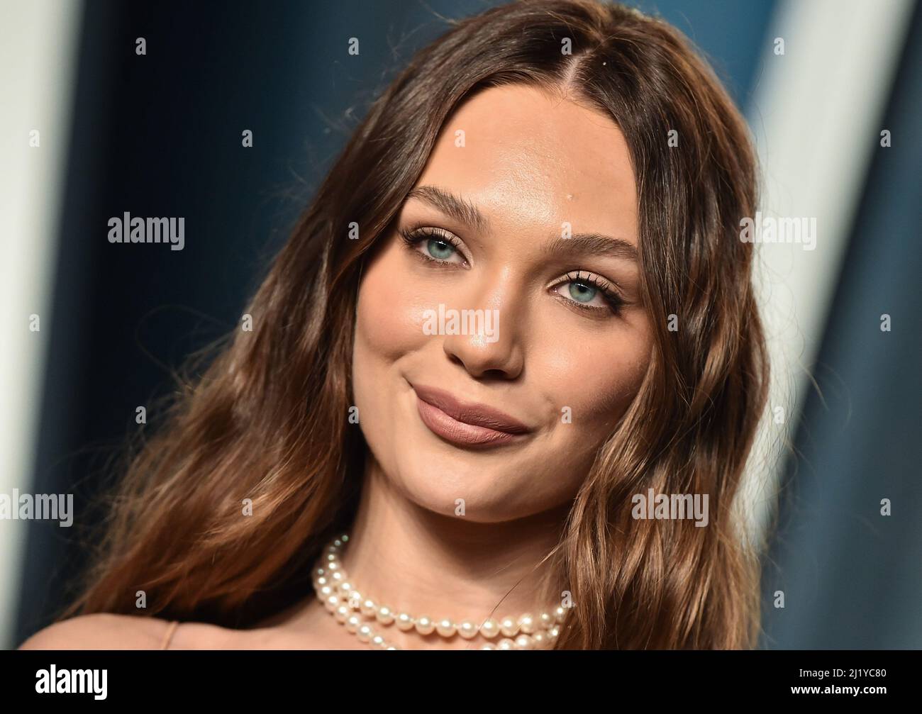 Maddie Ziegler at the 2022 Vanity Fair Oscar Party hosted by editor