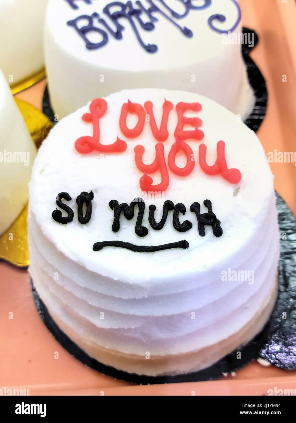 Love in black and red text on cake with white frosting Stock Photo - Alamy