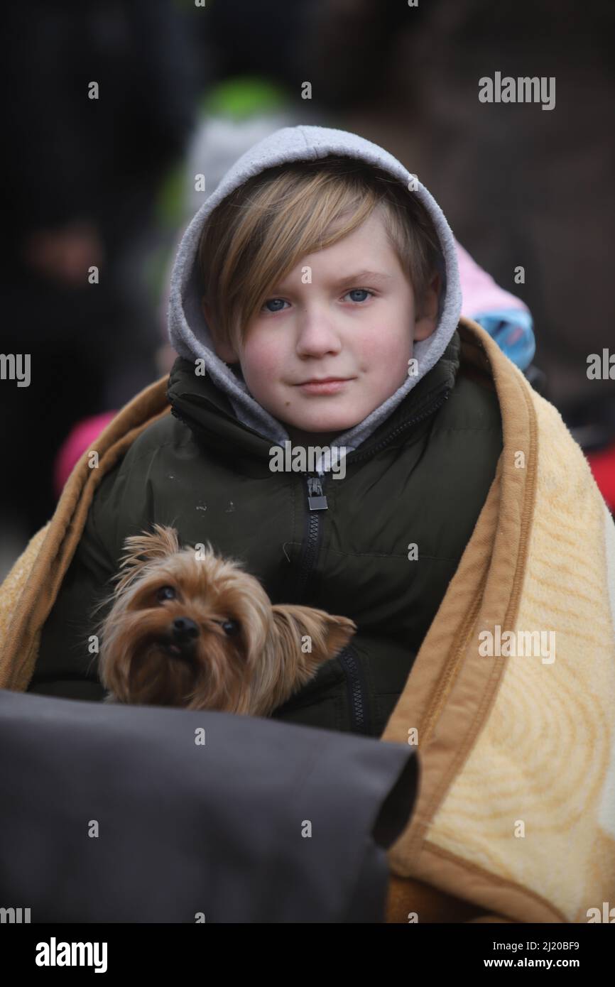 06.03.2022, Poland, Podkarpackie, Medyka - Ukraine war, Ukrainian refugees at the border crossing Medyka waiting for their onward journey. 0MM220306D0 Stock Photo