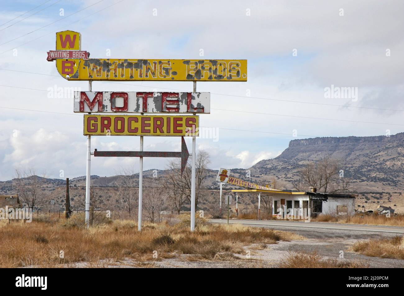 Old gas station illinois hires stock photography and images Alamy
