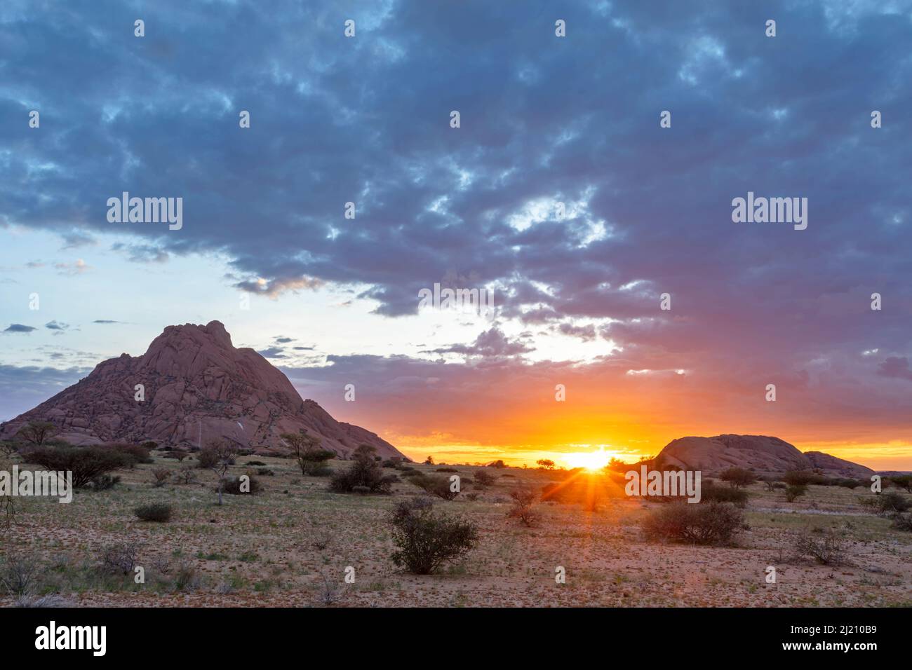orange-sunrise-at-spitzkoppe-namibia-stock-photo-alamy