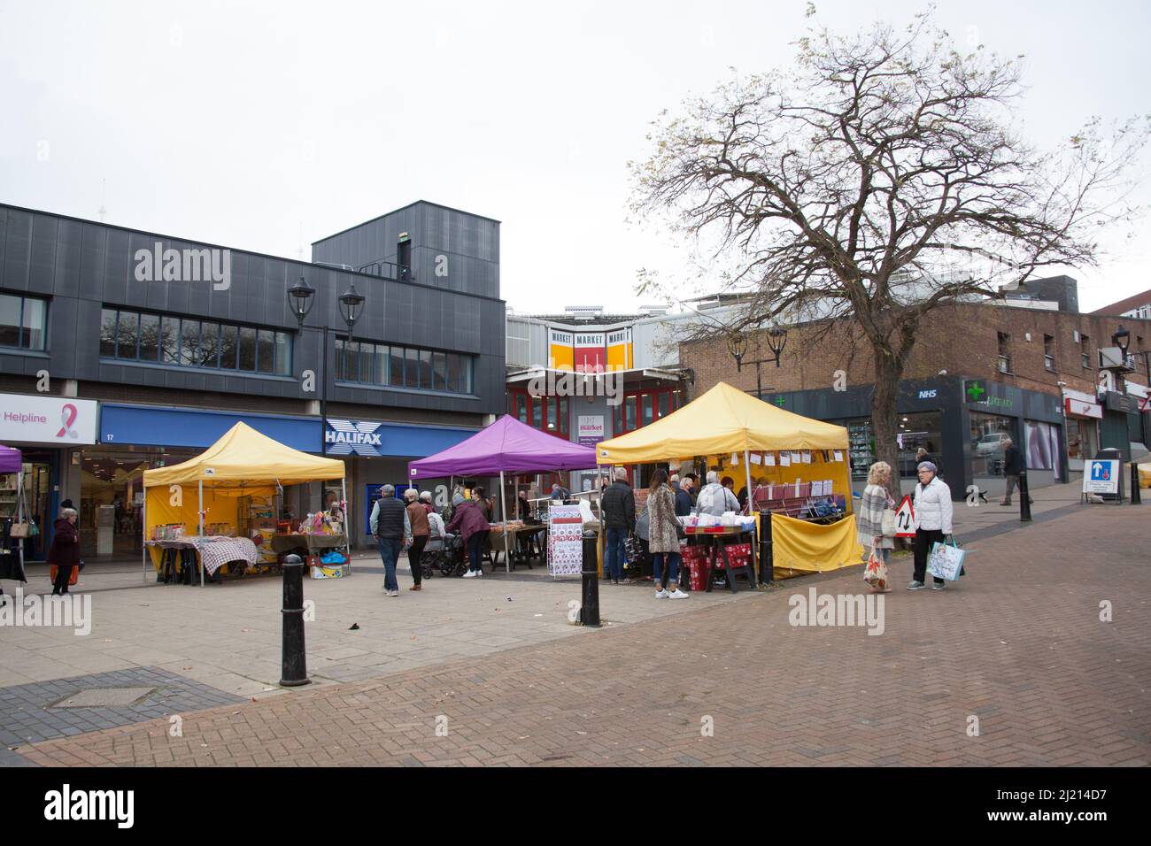 Rotherham town centre market stalls hi-res stock photography and images ...