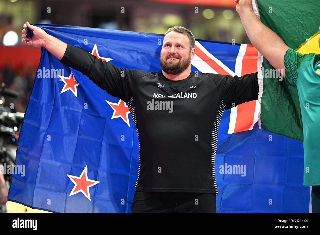 Tomas Walsh celebrating her victory with the New Zeland flag at the Belgrade 2022 Indoor World Championships. Stock Photo