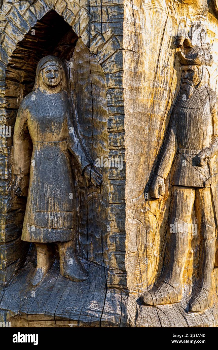 Wood carved statue depicting the entry of Owain Glyndwr to Abergavenny in 1400 in the grounds of Linda Vista gardens Abergavenny South Wales UK Stock Photo