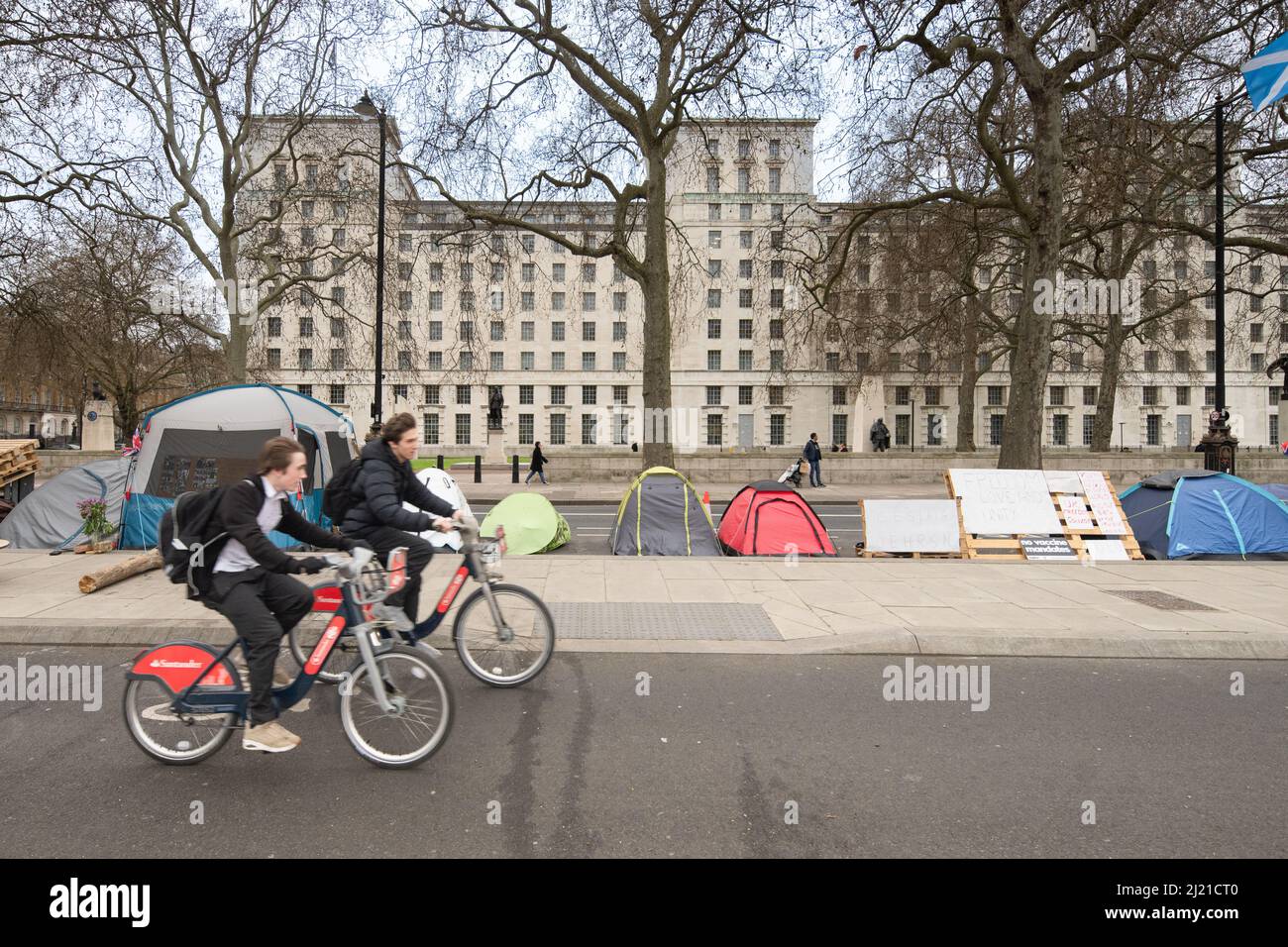 Anti-vaccination protesters camp opposite the Ministry of Defense, Westminster, London Stock Photo