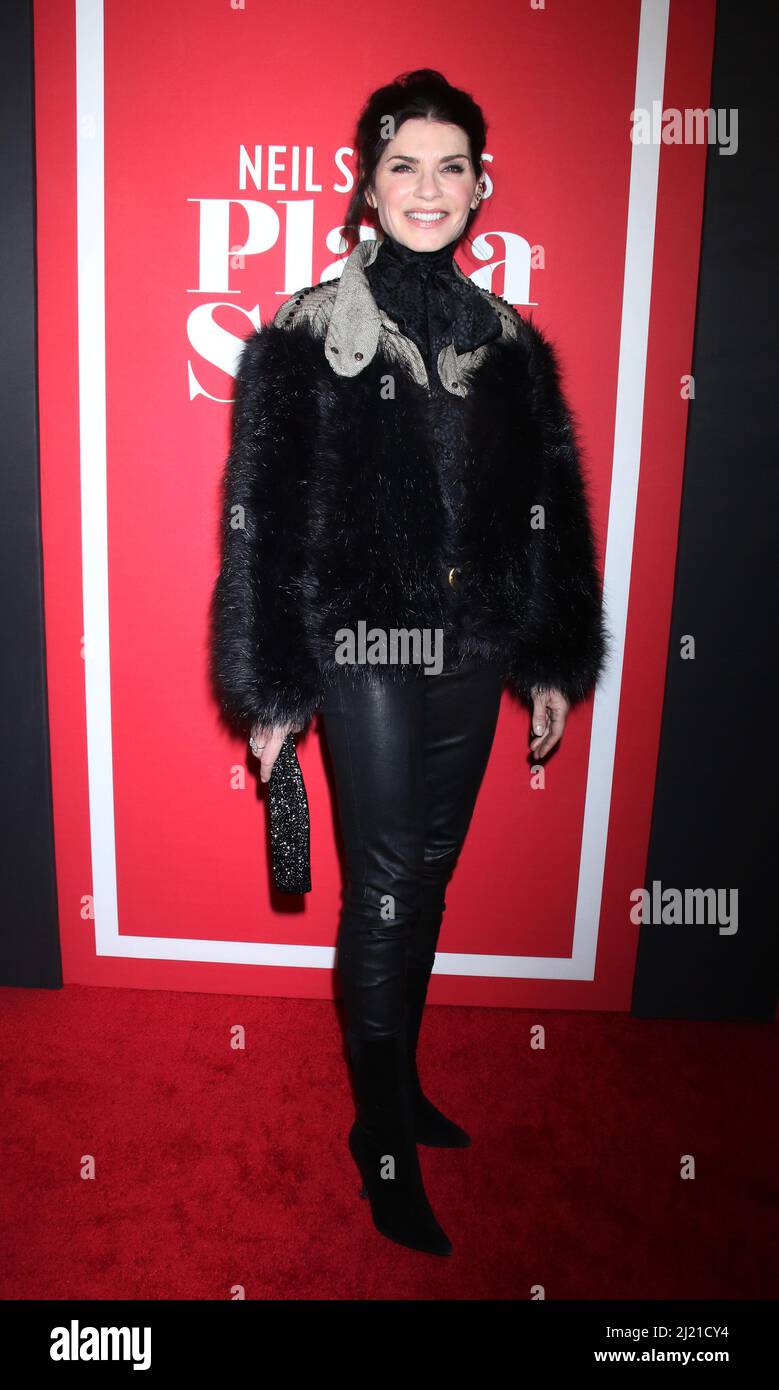 March 28, 2022.Julianna Margulies attend the Open Night revival of Neil