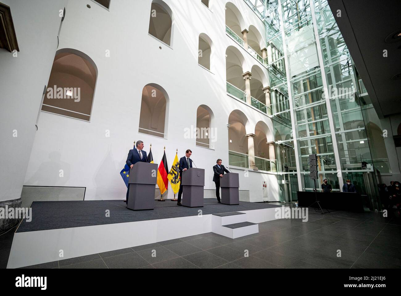 Duesseldorf, Germany. 29th Mar, 2022. Press statement by Minister-President Henrik Wüst (m), Minister-President of North Rhine-Westphalia, and Minister-President Jan Jambon (l), Minister-President of Flanders, give a press statement in the Ständehaus at a joint cabinet meeting of the governments of North Rhine-Westphalia and Flanders. Credit: Malte Krudewig/dpa/Alamy Live News Stock Photo