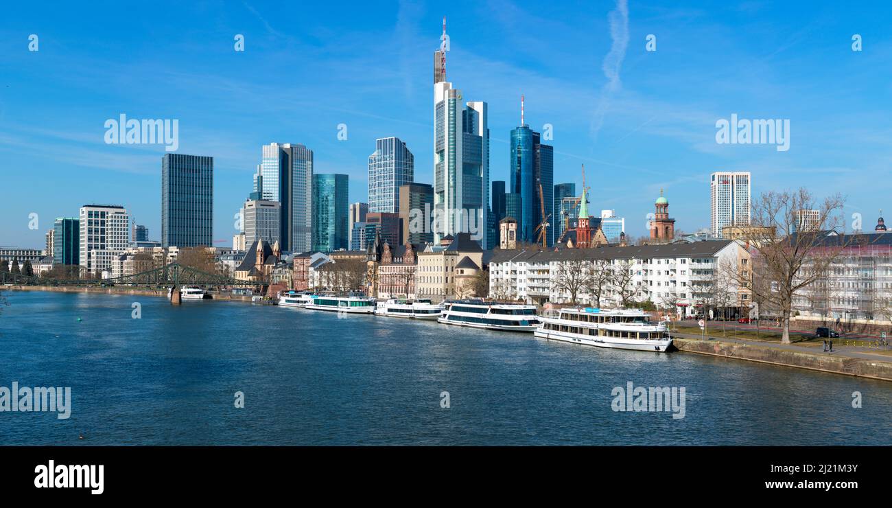 Buildings waterfront main river frankfurt hi-res stock photography and ...