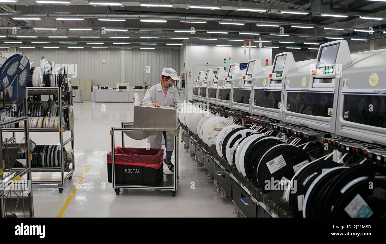 (220329) -- SHANGHAI, March 29, 2022 (Xinhua) -- An employee works at an auto parts company in Anting Town of Jiading District, east China's Shanghai, March 26, 2022. Local enterprises have been maintaining stable production under strict COVID-19 prevention and control measures. (Xinhua/Wang Shujuan) Stock Photo