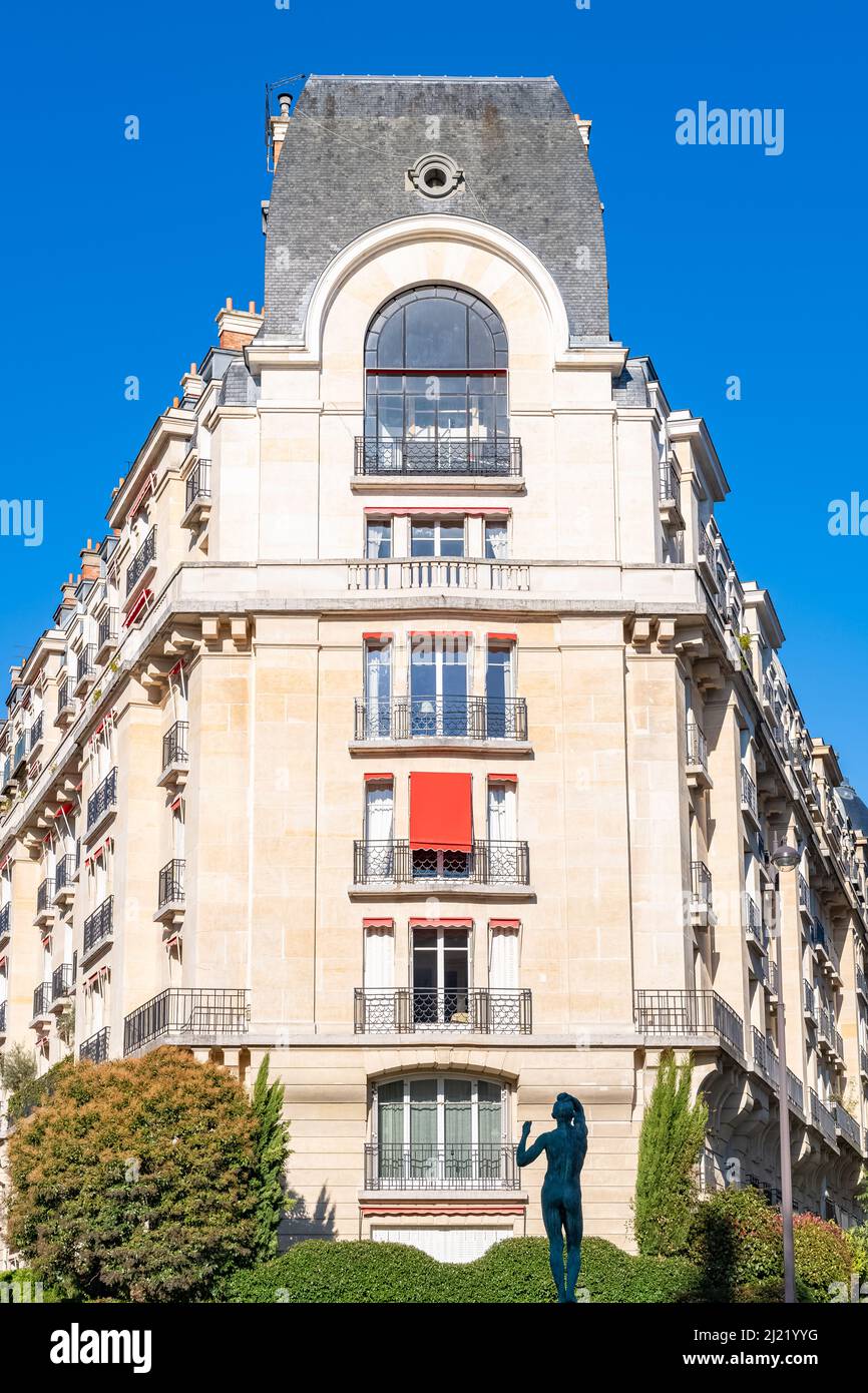 Paris, beautiful buildings in the 16th arrondissement, avenue Mozart, an upscale neighborhood