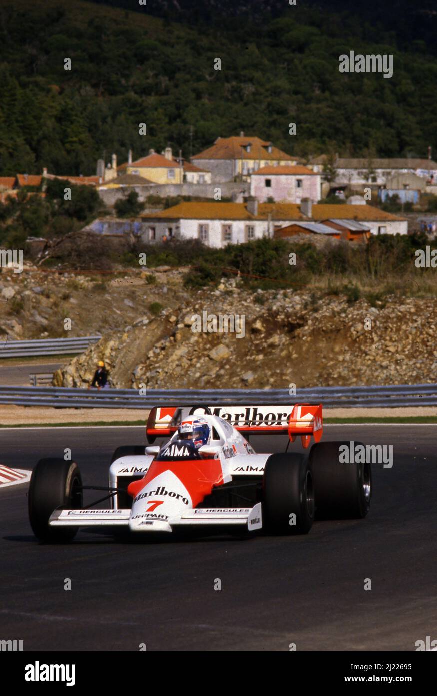 a.prost driving his McLaren MP4/2 on the Champs-Élysées, 1986. An iconic scene where Formula 1 takes over the heart of Paris