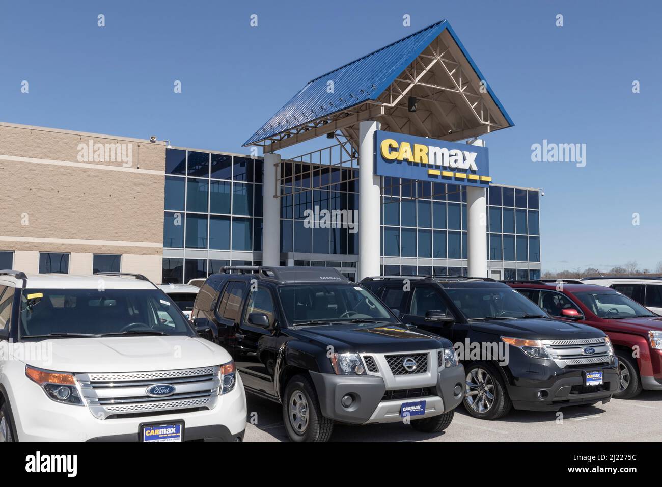 Naperville Circa March 2022 CarMax Auto Dealership used car display