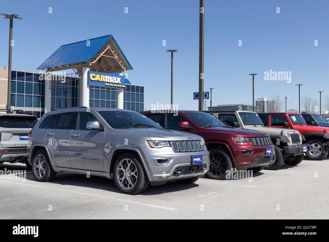 Naperville Circa March 2022 CarMax Auto Dealership Jeep display