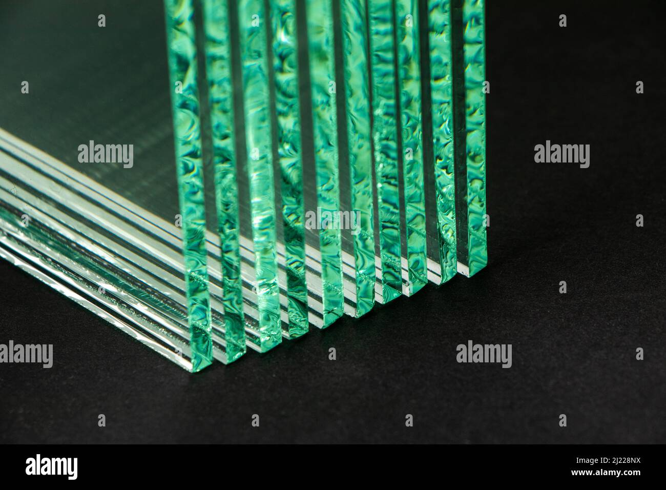 Sheets of Factory manufacturing tempered clear float glass panels cut