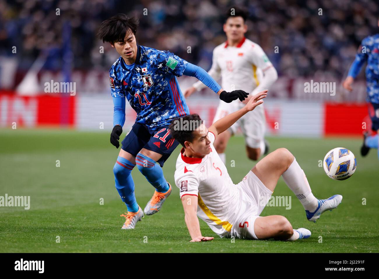 Saitama, Japan. 29th Mar, 2022. KAORU MITOMA (21) of Japan and BUI HOANG VIET ANH (5) of Vietnam compete for the ball during the FIFA World Cup Qatar 2022 AFC Asian Qualifiers (Road to Qatar) Japan vs Vietnam at Saitama Stadium 2002 in Japan. The two teams played to a 1:1 draw. (Credit Image: © Rodrigo Reyes Marin/ZUMA Press Wire) Stock Photo