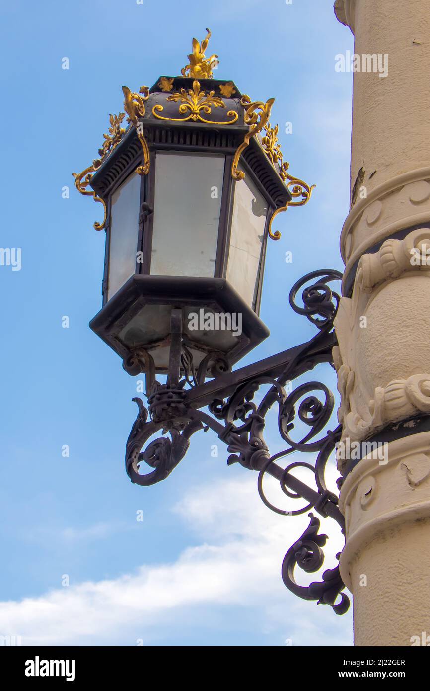 Street light lantern hi-res stock photography and images - Alamy