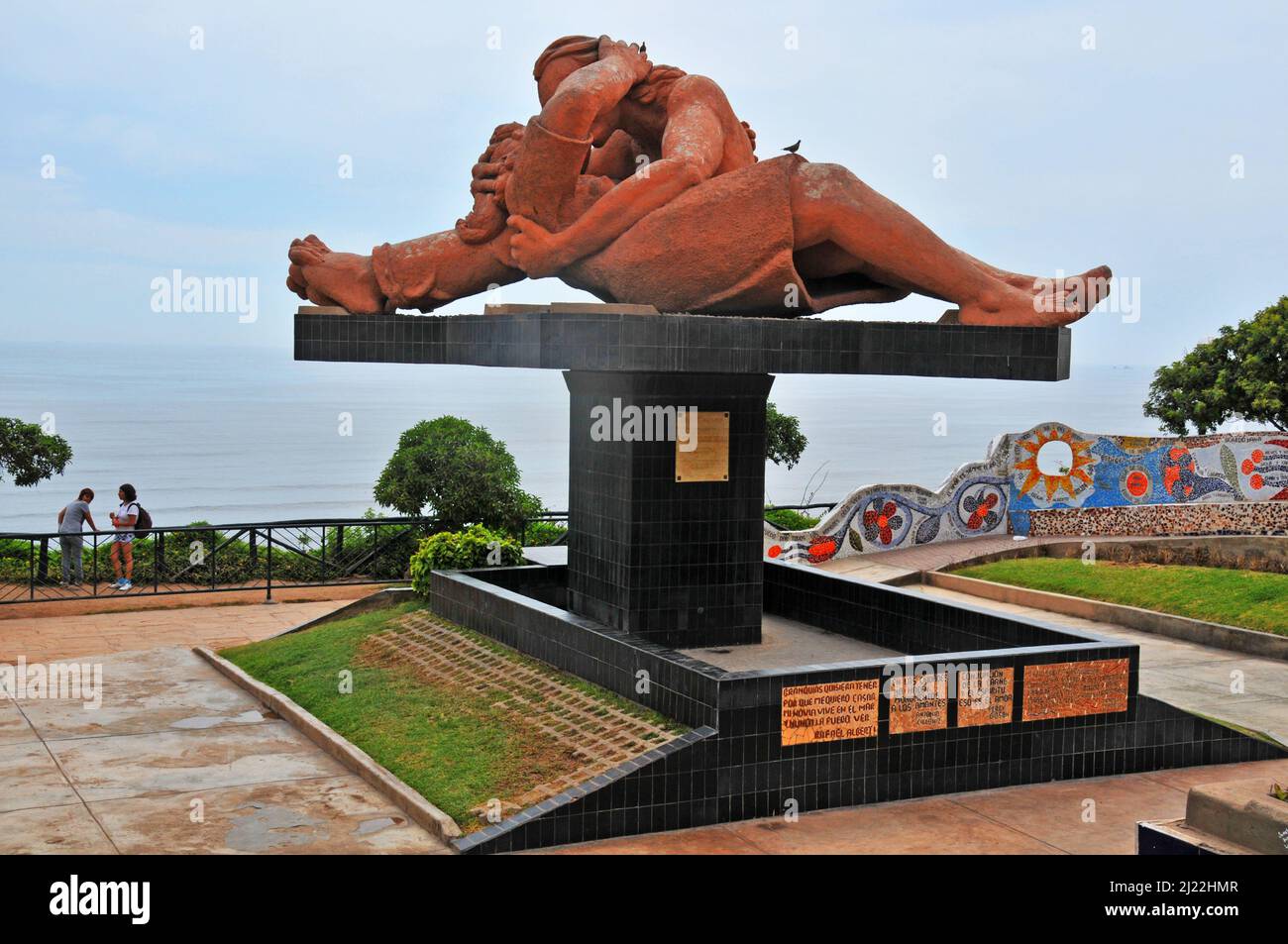 the statue 'El Beso' (The Kiss) from Victor Delfín in the love park, Miraflores, Lima, Peru Stock Photo