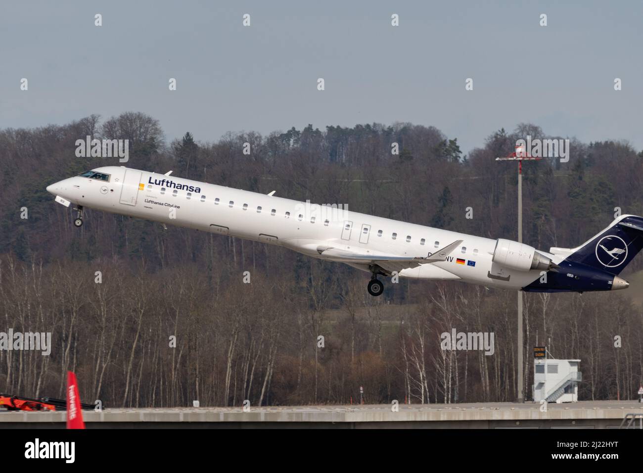 Bombardier crj900 hi-res stock photography and images - Alamy