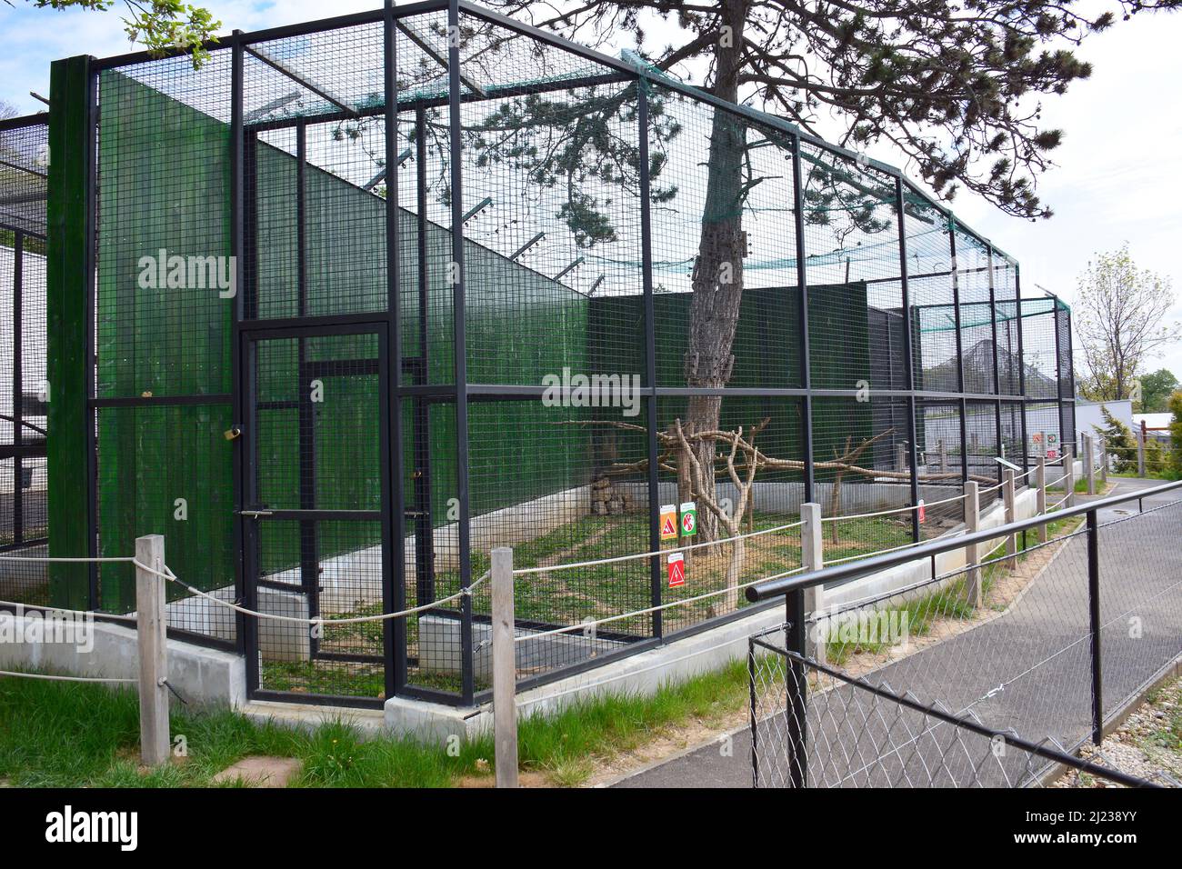 Pecs zoo hires stock photography and images Alamy