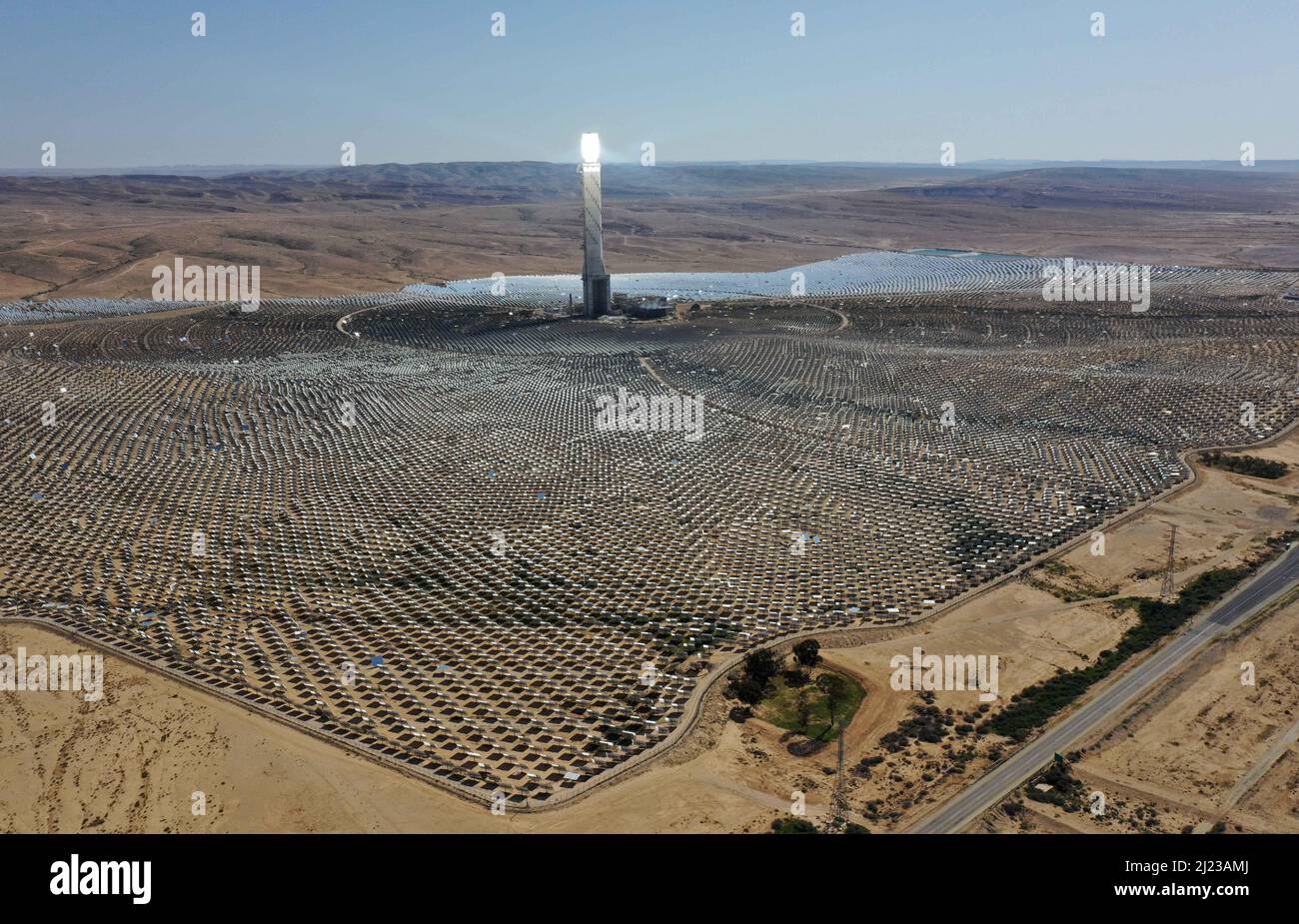 Ashalim. 28th Mar, 2022. Photo taken on March 28, 2022 shows the Ashalim Solar Thermal Power Station in the Negev desert near the kibbutz of Ashalim, Israel. Credit: Gil Cohen Magen/Xinhua/Alamy Live News Stock Photo