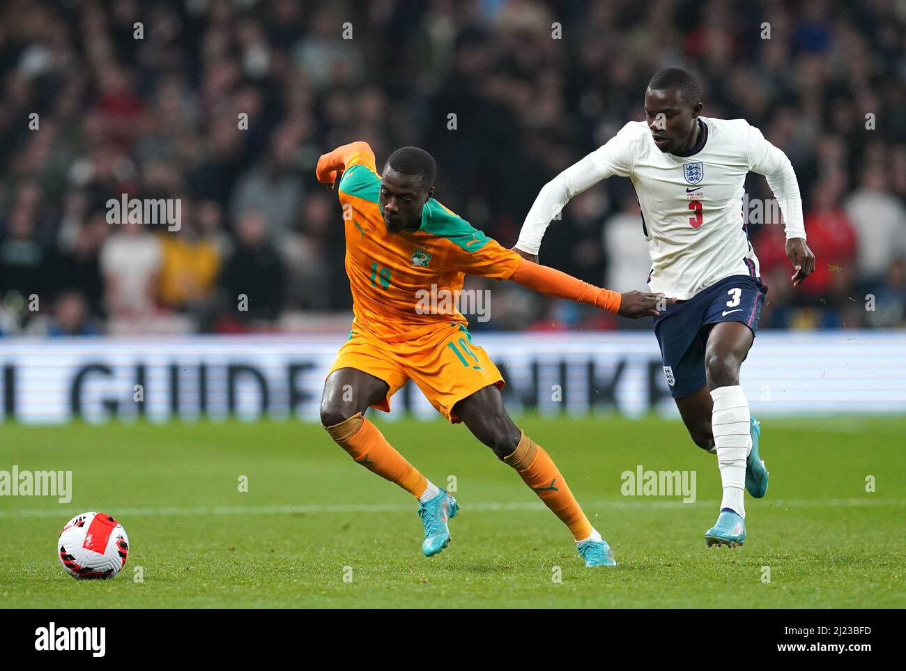 Ivory Coast's Nicolas Pepe (left) and England's Tyrick Mitchell battle for  the ball during the international friendly match at Wembley Stadium,  London. Picture date: Tuesday March 29, 2022 Stock Photo - Alamy