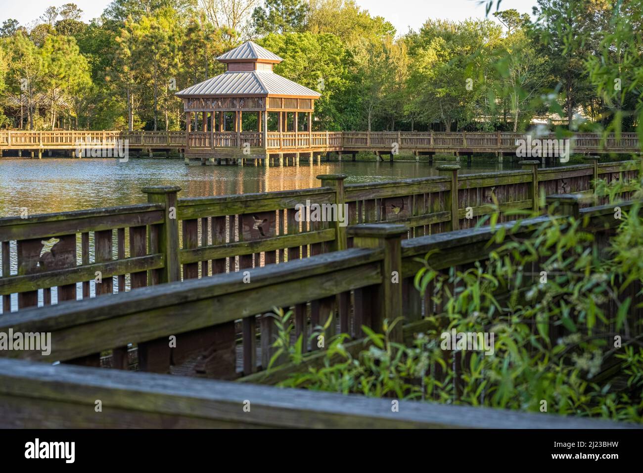 Wooden boardwalk and Rookery Pavilion at Bird Island Park along Florida State Road A1A in Ponte Vedra Beach, Florida. (USA) Stock Photo