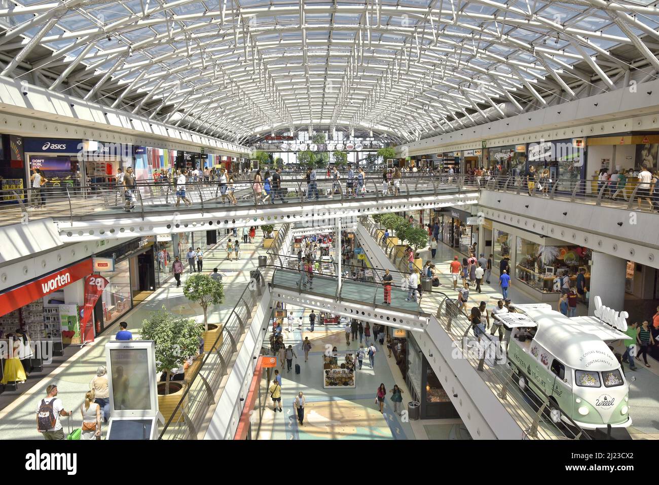 Modern shopping centre interior hi-res stock photography and images - Alamy