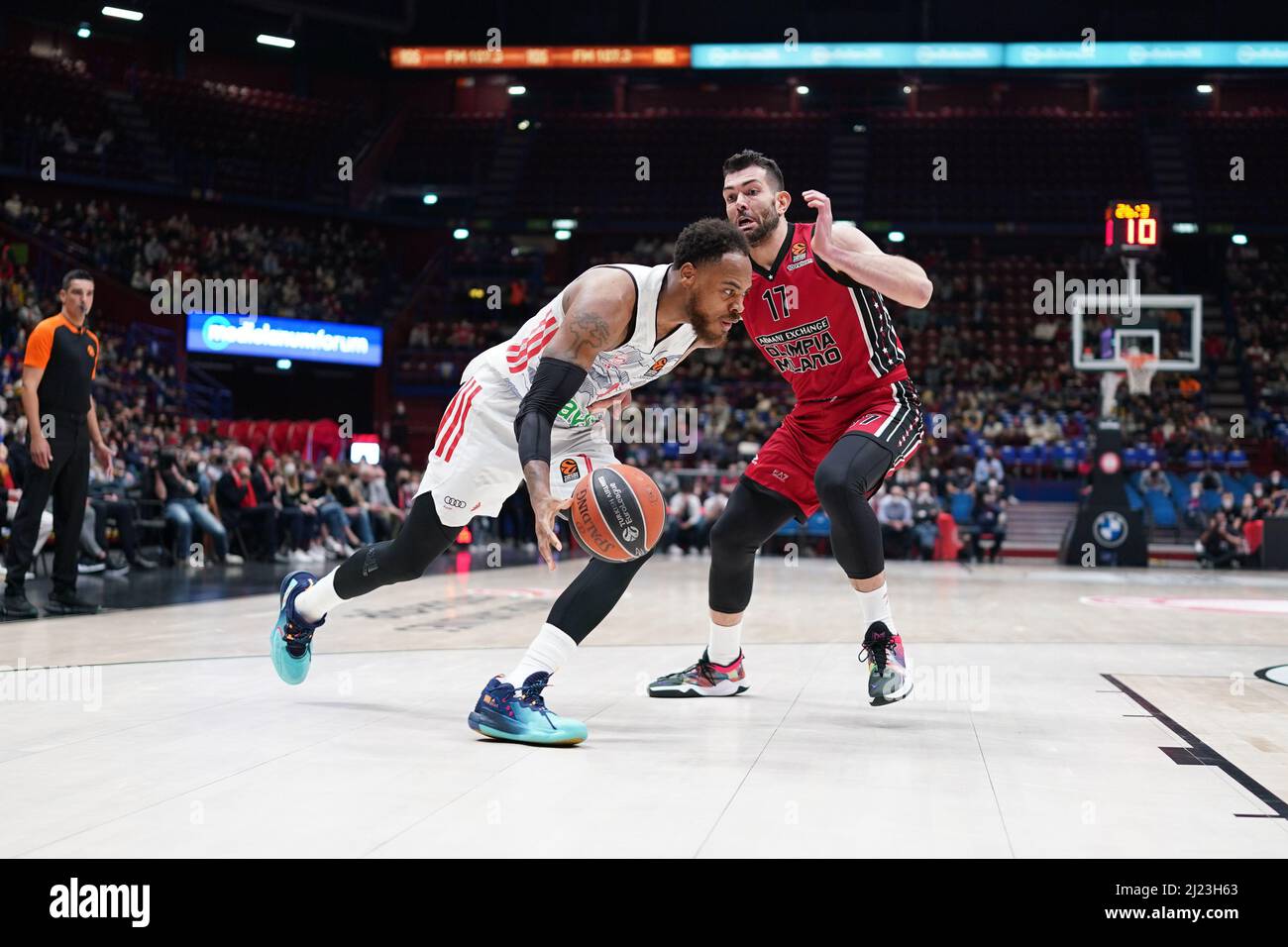 Deshaun Thomas (FC Bayern Munchen Basketball) thwarted by Giampaolo Ricci (AX  Armani Exchange Olimpia Milano) during the Basketball Euroleague  Championship AX Armani Exchange Milano vs Bayern Monaco on March 29, 2022 at