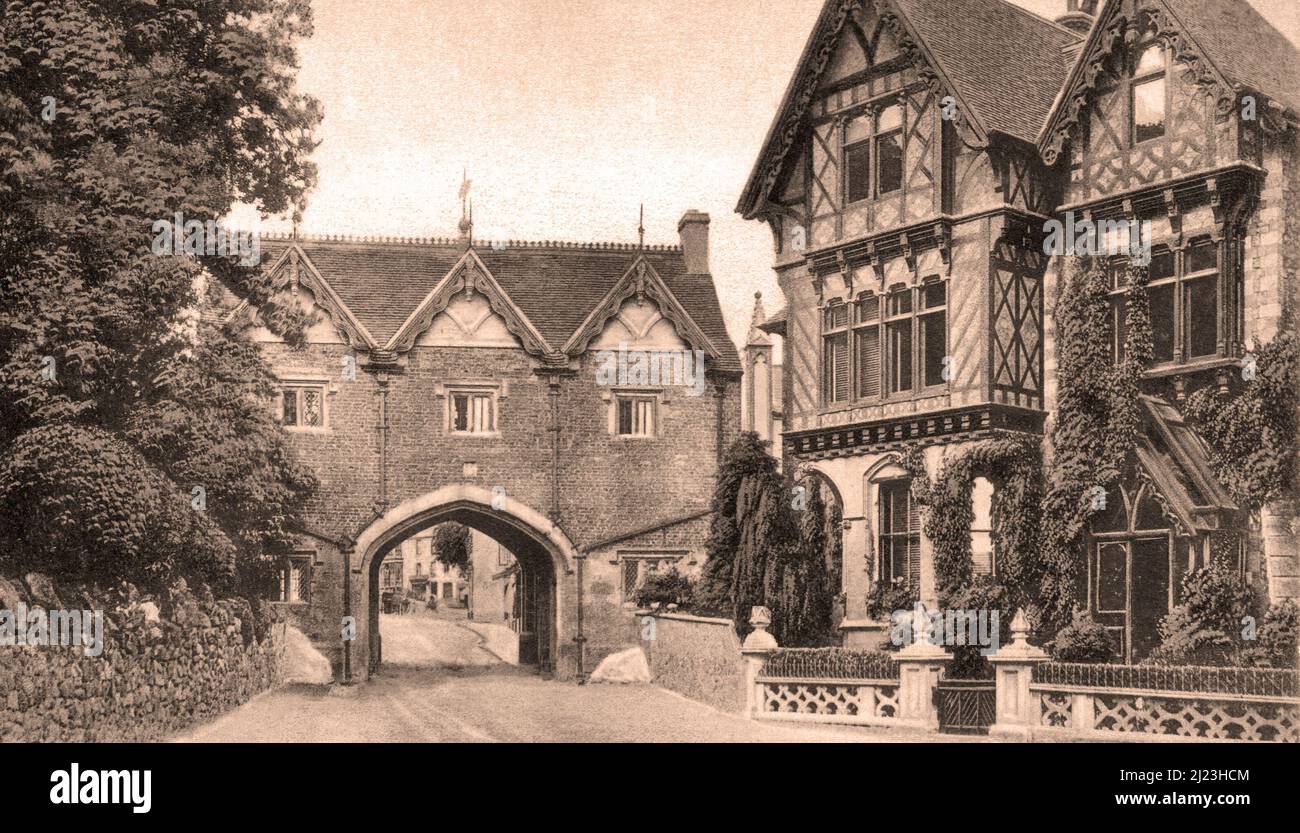abbey hotel and gateway malvern 1906 Stock Photo