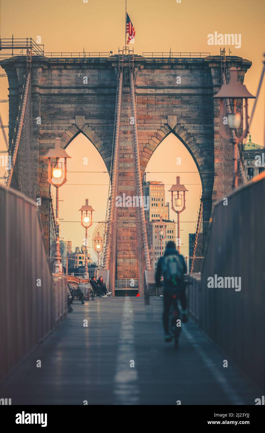 Brooklyn bridge sunrise hi-res stock photography and images - Alamy