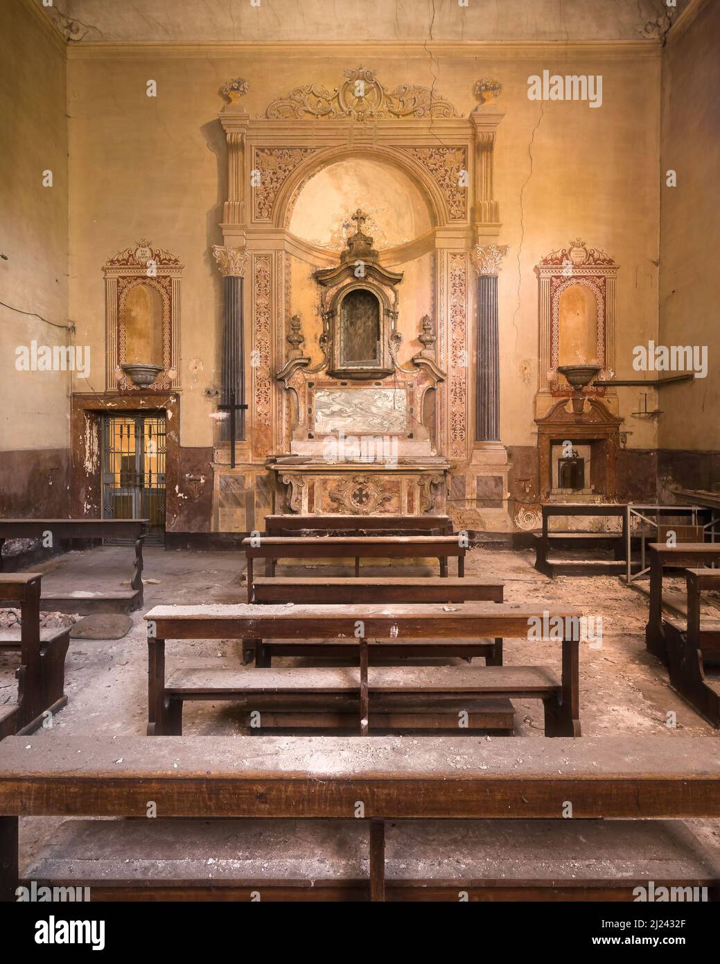 Chapels in disrepair hi-res stock photography and images - Alamy