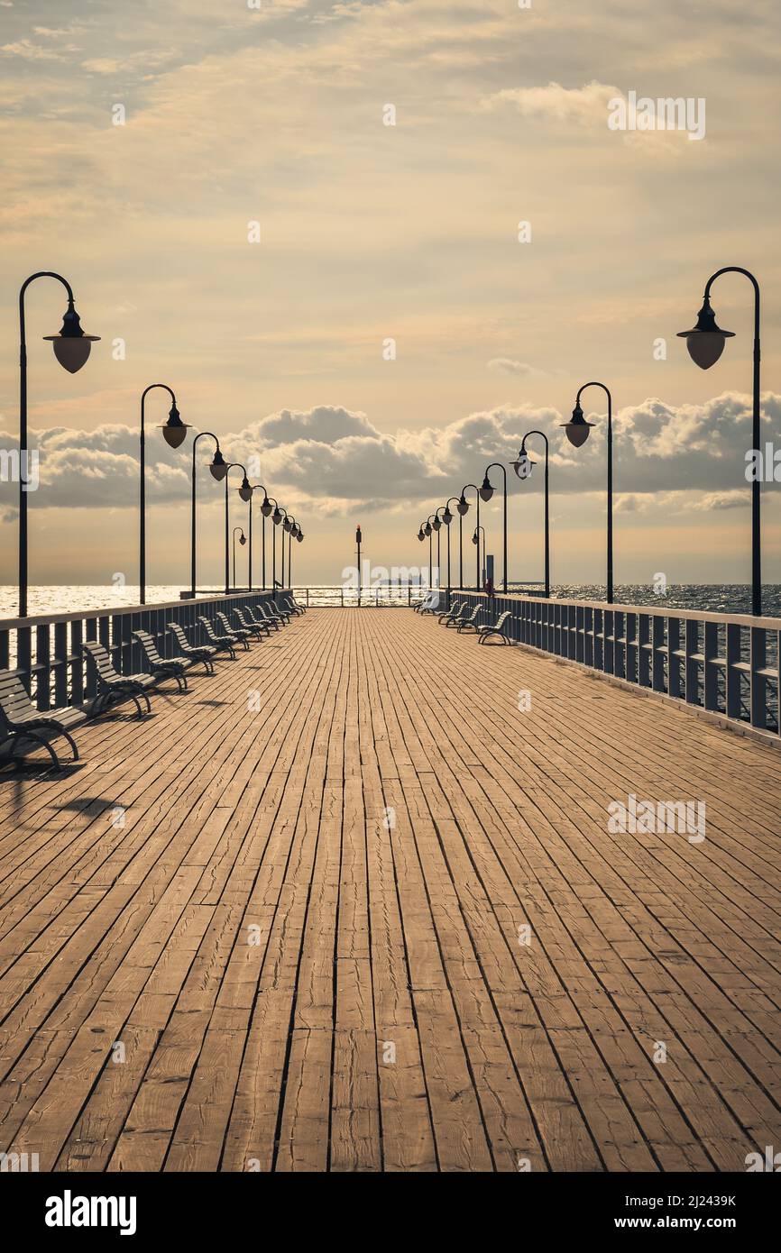 Pier bench hi-res stock photography and images - Page 6 - Alamy