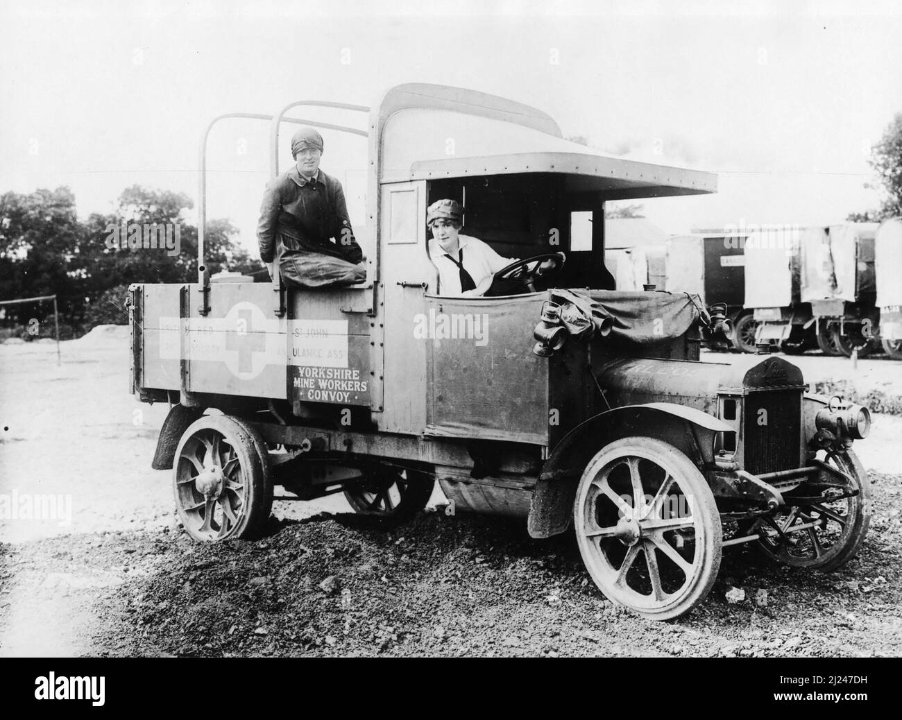Two British Red Cross VAD (Voluntary Aid Detachment) lady lorry drivers with their vehicle, a Vulcan lorry,  during WW1 Stock Photo