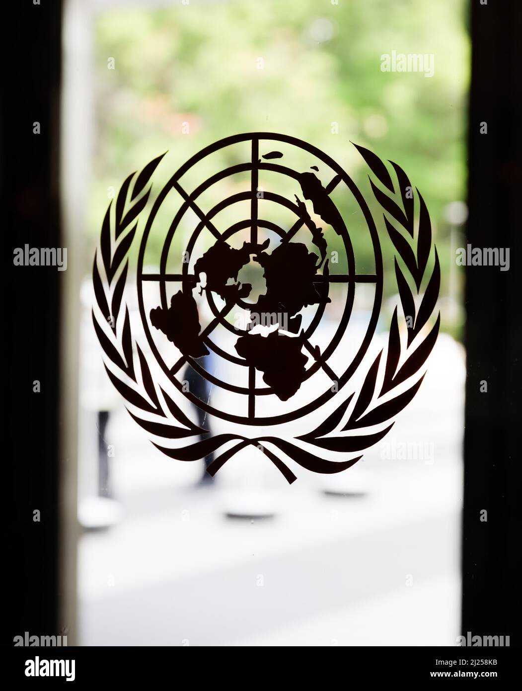 Kyiv, Ukraine. 19th Sep, 2017. The emblem of the United Nations organizations in the building of UN Headquarters. The war in Ukraine is not only a “horror unfolding before our eyes” but also an “assault on some of the most vulnerable people and countries” across the world, said the UN chief on Wednesday. The UN steering committee convenes to create a new UN crisis response group to help mitigate the worldwide impact of Russia's invasion. Credit: SOPA Images Limited/Alamy Live News Stock Photo