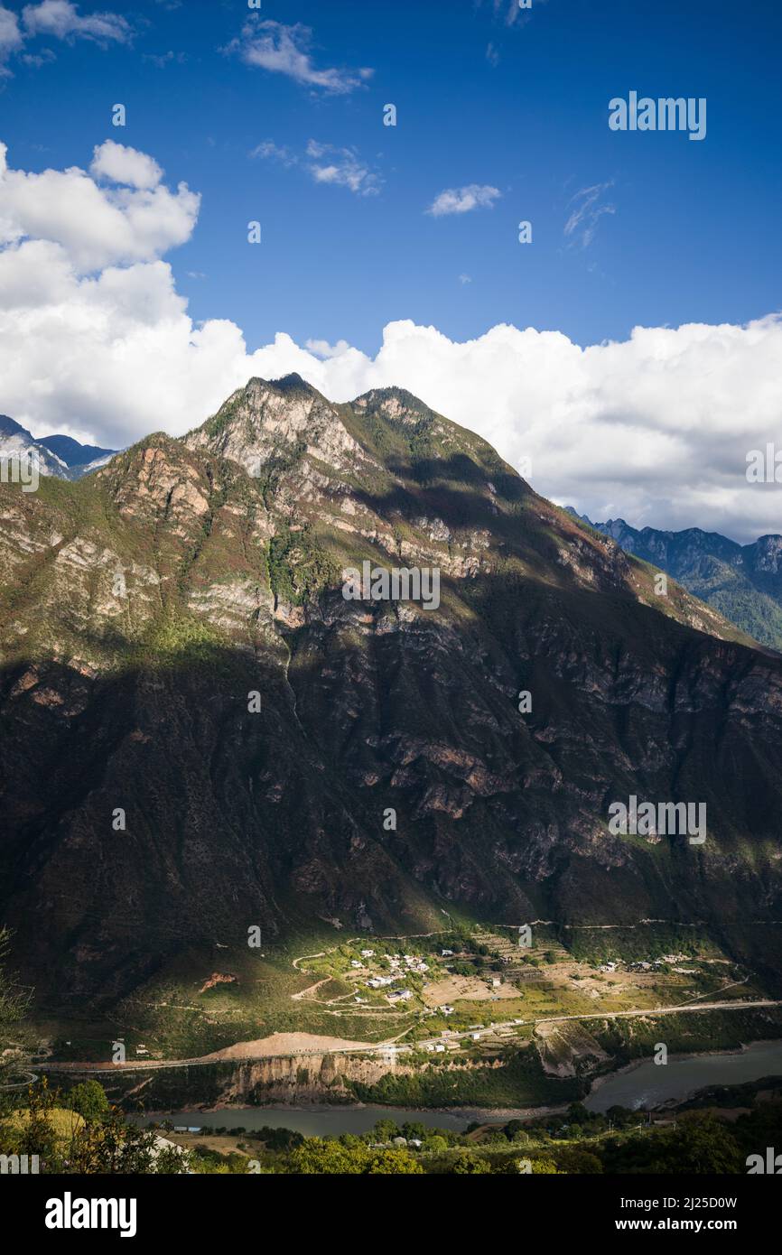 Yunnan province china hike hi-res stock photography and images - Alamy
