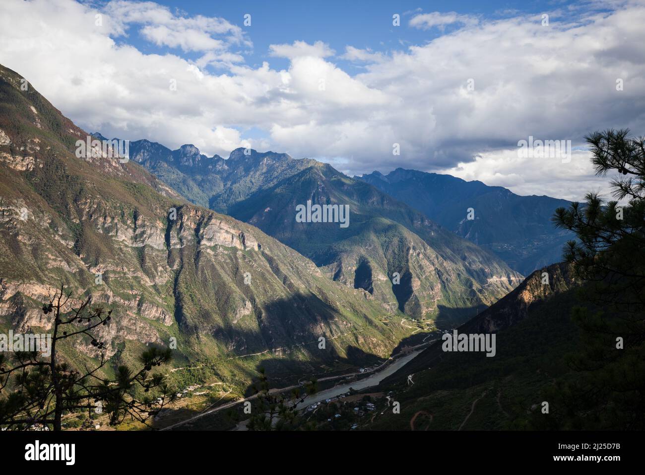 Yunnan province china hike hi-res stock photography and images - Alamy