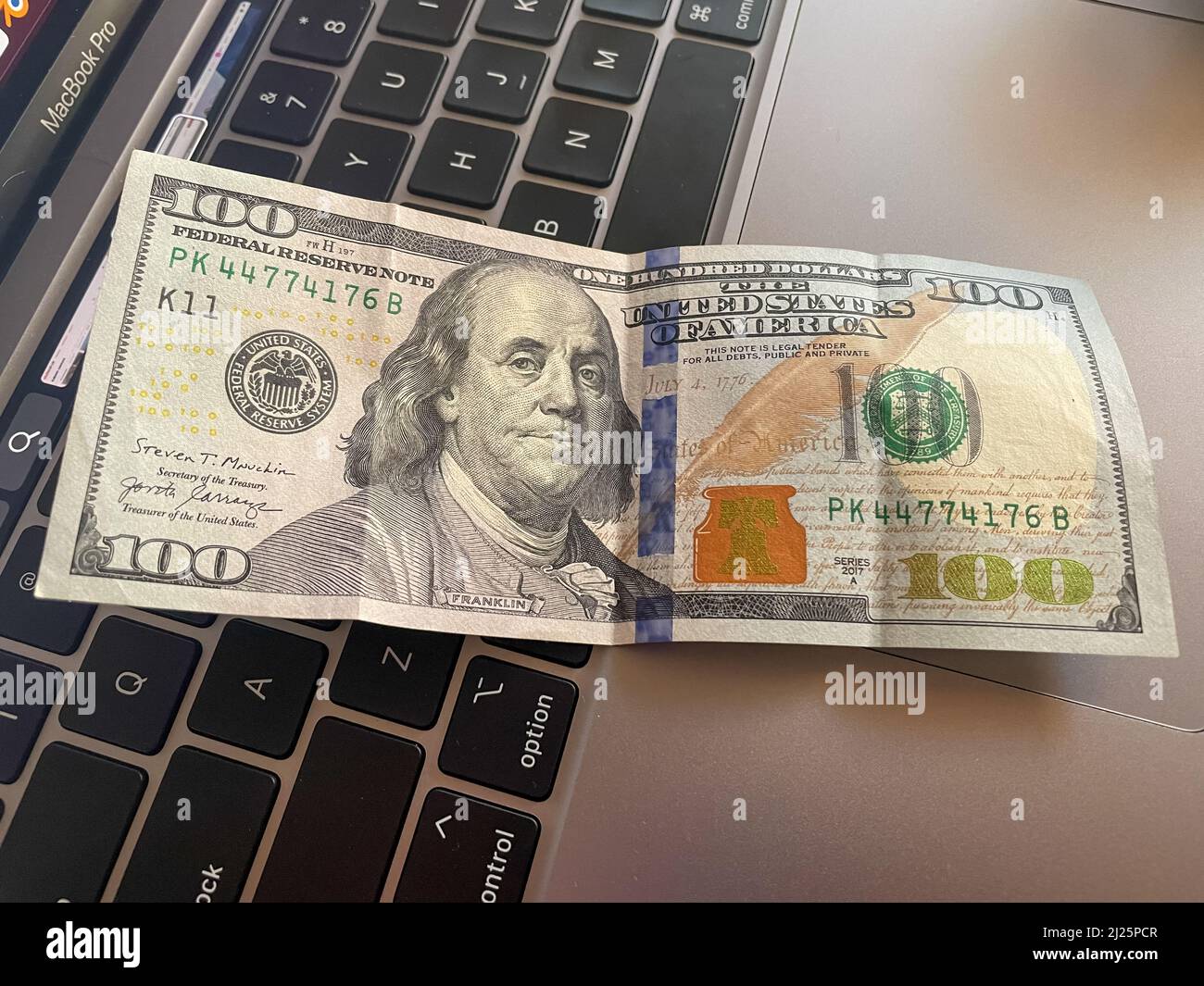100 dollar bill back hi-res stock photography and images - Alamy
