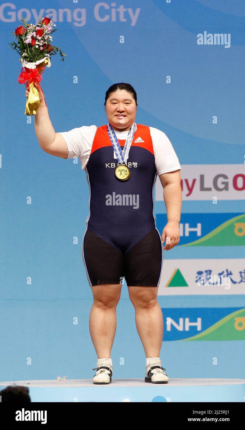 Nov 28, 2009 Goyang, South Korea South Korea's Jang Mi ran celebrates