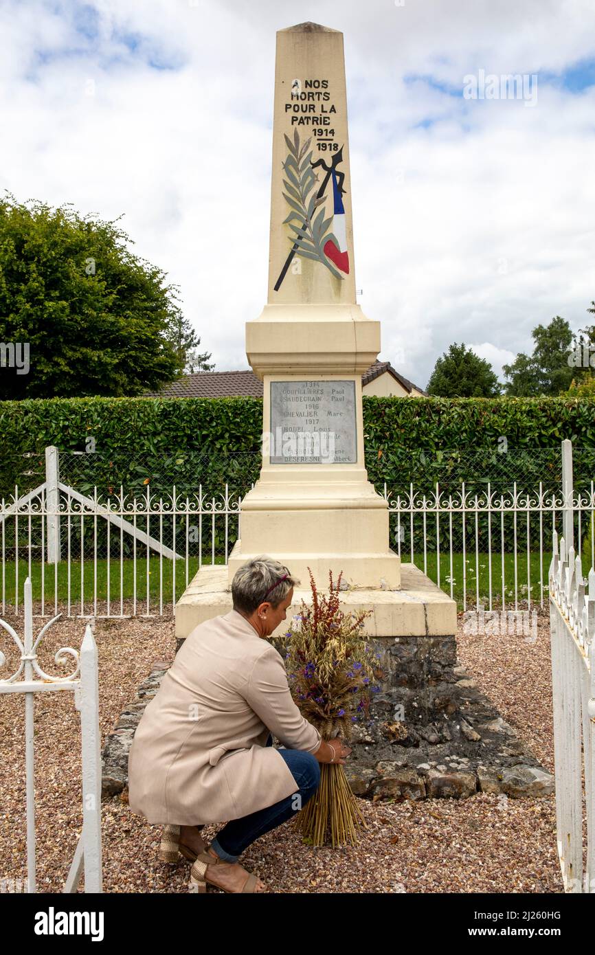 Village mayor laying a wreath, Bosc-Renoult en Ouche, France Stock Photo
