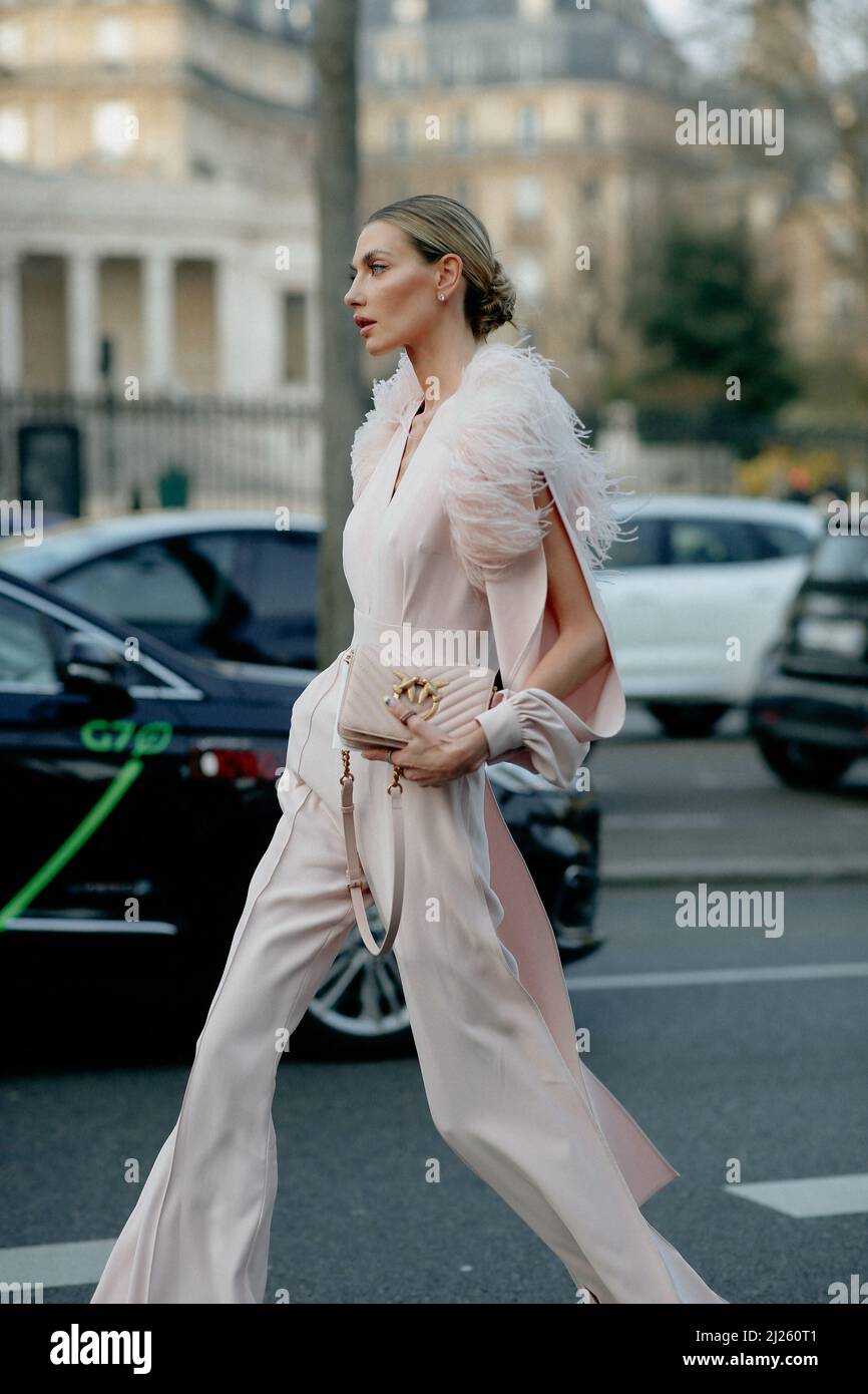 Street style, Alina Baikova arriving at Elie Saab Fall-Winter 2022-2023