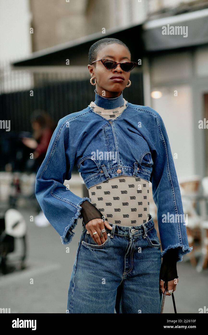 Street style, Didi Stone arriving at Vivienne Westwood Spring Summer 2022  show, held at Garage Amelot, Paris, France, on Ocotber 2nd, 2021. Photo by  Marie-Paola Bertrand-Hillion/ABACAPRESS.COM Stock Photo - Alamy