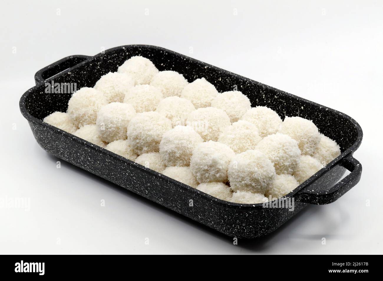 Asian cuisine. Vietnamese coconut steamed bowls Stock Photo Alamy