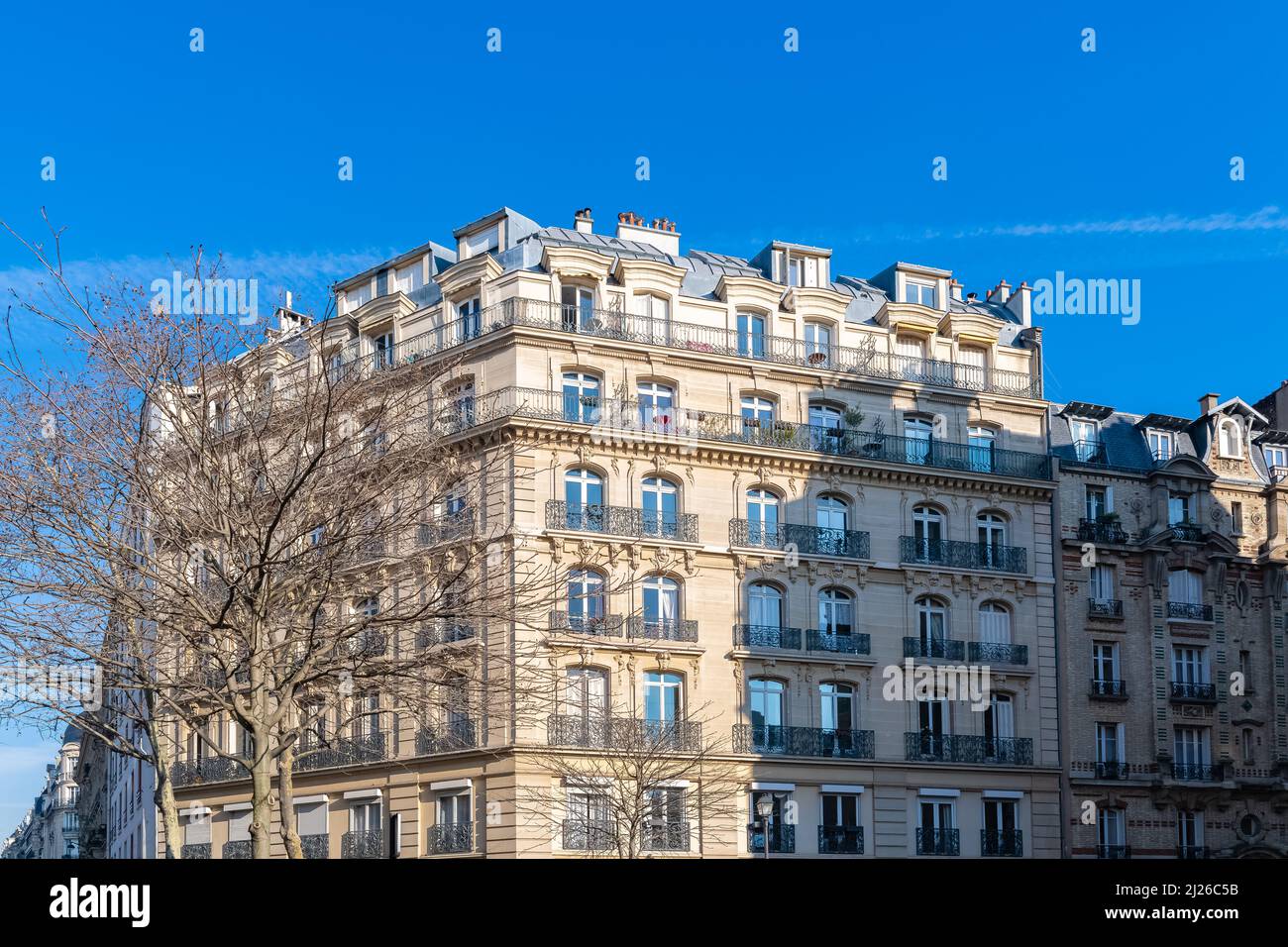 paris-beautiful-building-boulevard-ledru-rollin-in-the-11e