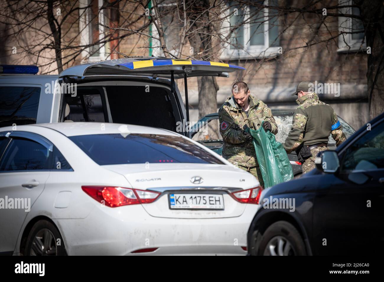 The army, with the participation of police and pyrotechnics, rescues an ...