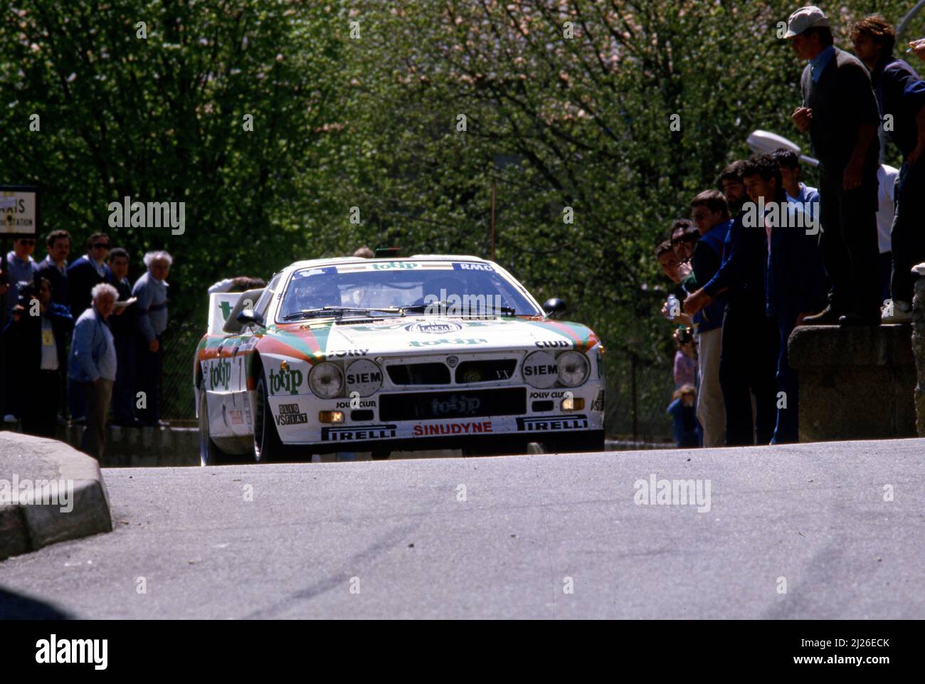 Massimo Miki Biasion (ITA) Tiziano Siviero (ITA) Lancia Rally 037 GrB ...
